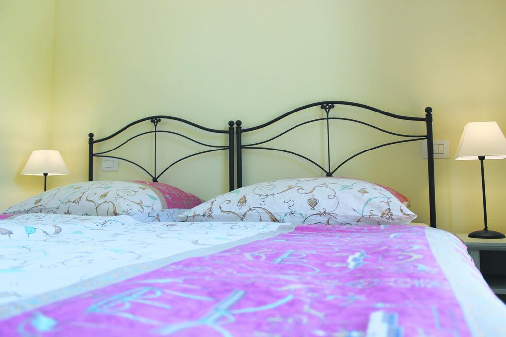 Alta Villa The Countryhouse Adults Only Boutique Bnb Vigliano d'Asti Habitación foto